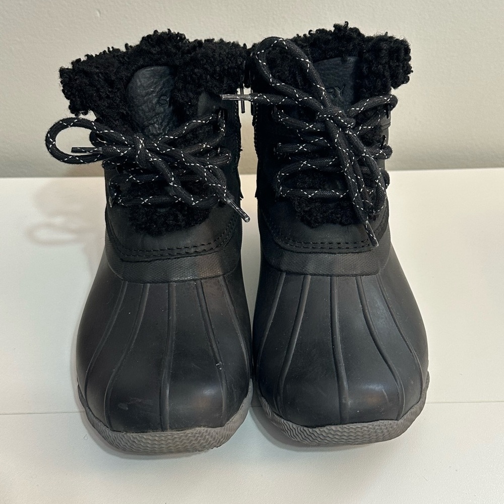 Sperry Short Winter Duck Boots and Sperry Rain & Stain Spray